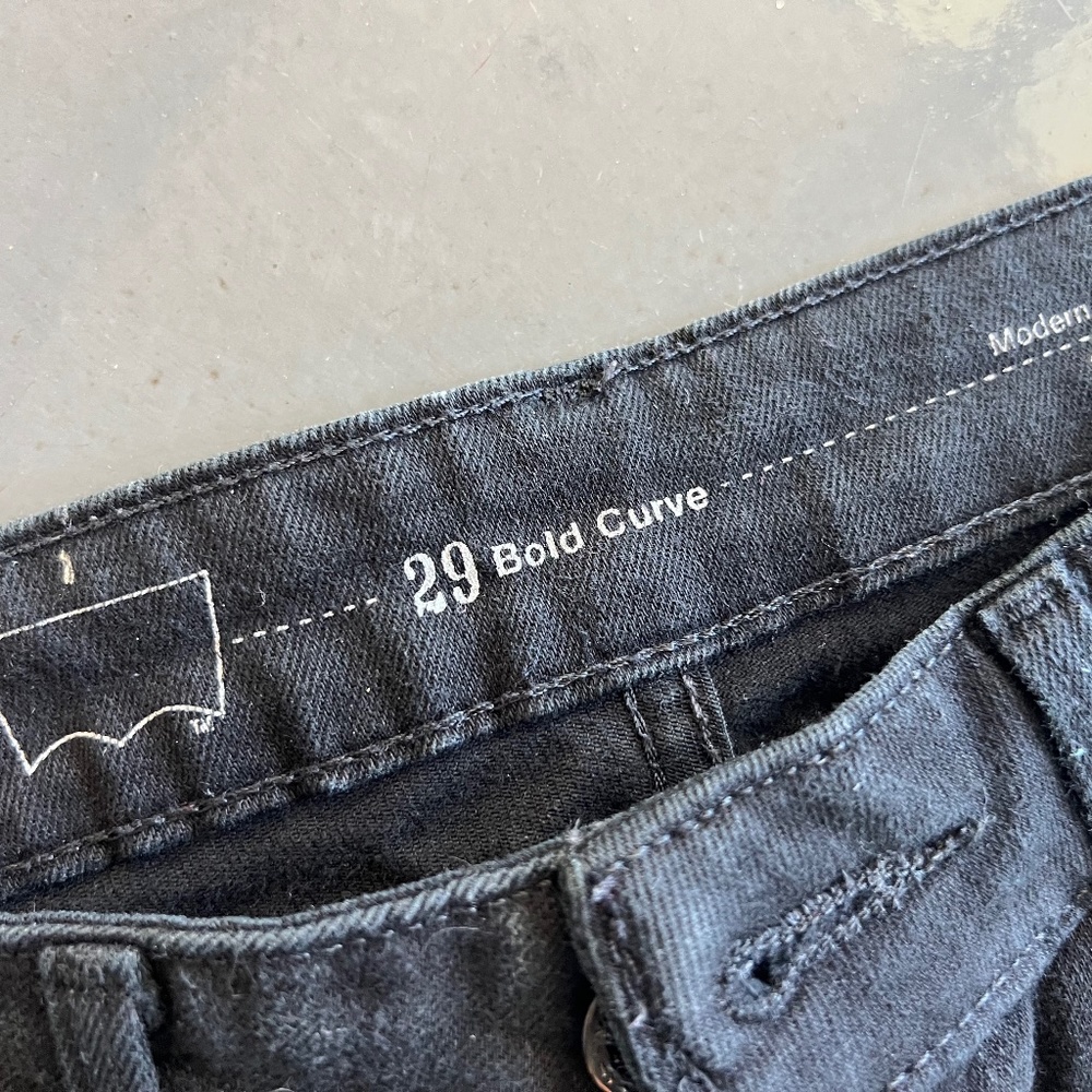 LEVIS W29 L 30 Bold curve skinny